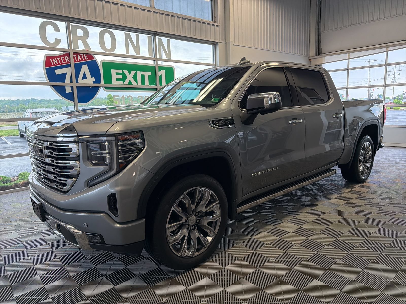 Used 2023 GMC Sierra 1500 Denali w/ Denali Reserve Package AWD/4WD image 3