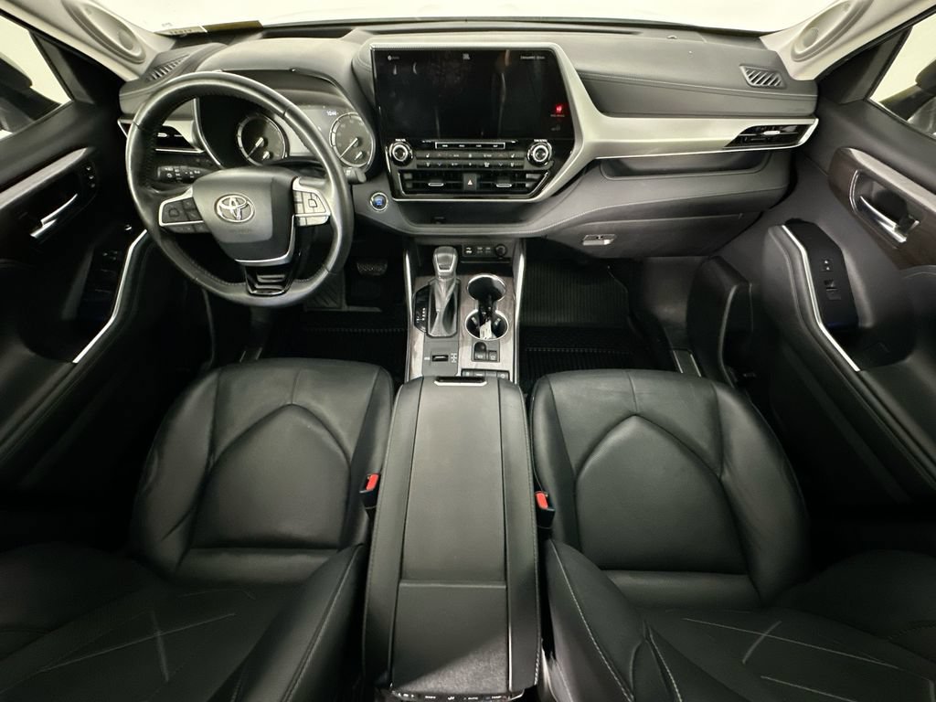 Used 2022 Toyota Highlander Platinum FWD image 10