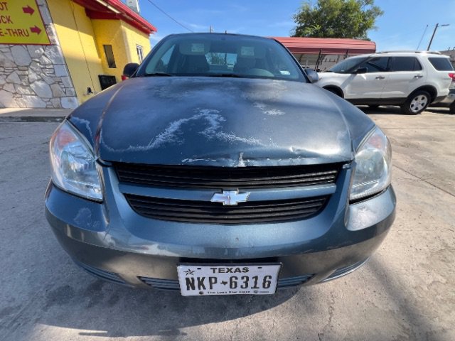Used 2005 Chevrolet Cobalt Sedan FWD image 2