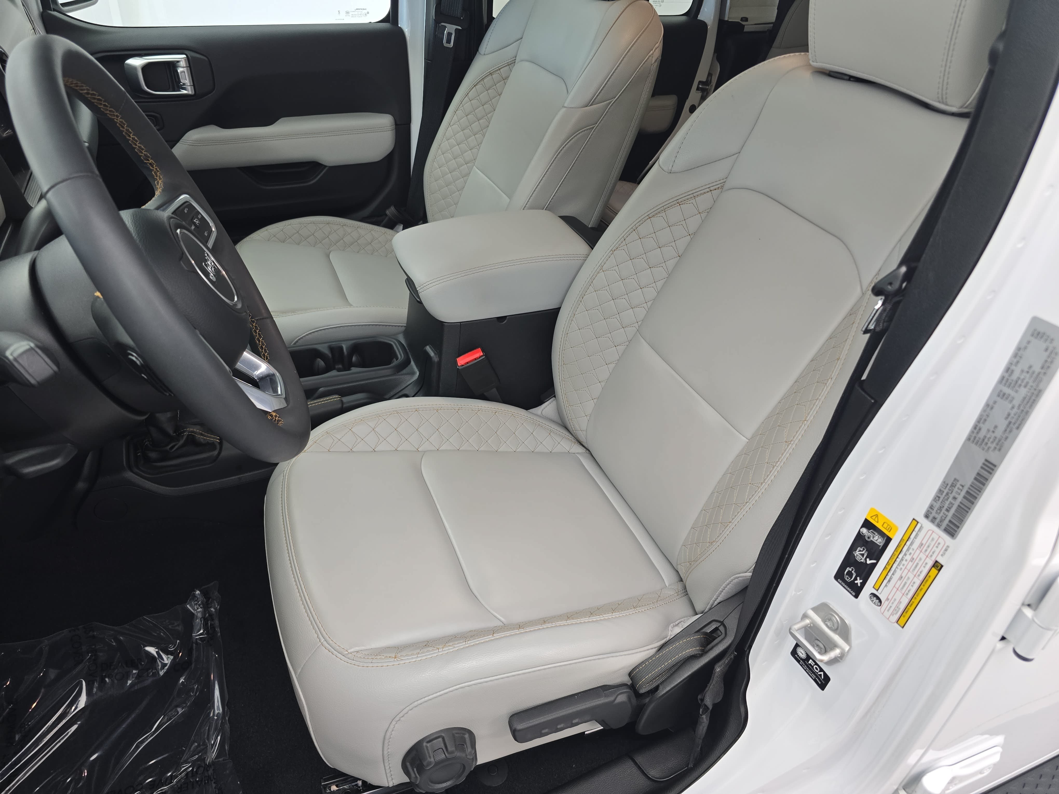 Used 2023 Jeep Gladiator Overland AWD/4WD image 14