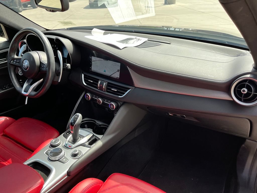 Used 2022 Alfa Romeo Giulia Veloce RWD image 14