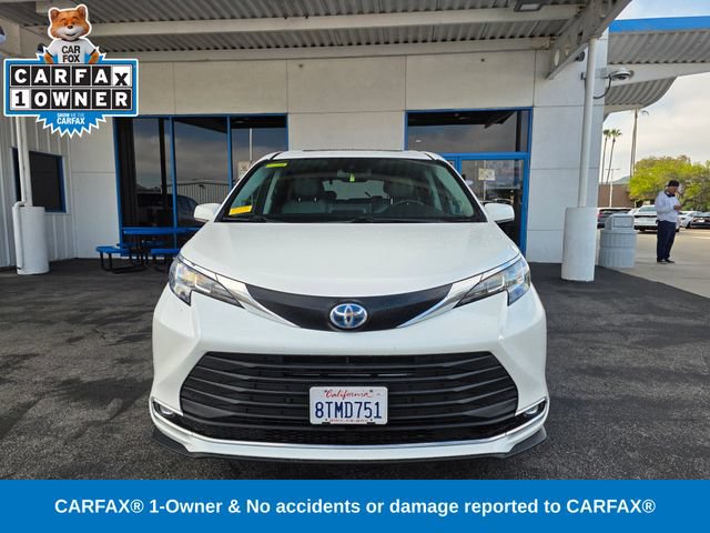 Used 2021 Toyota Sienna XLE w/ XLE Plus Package FWD image 2