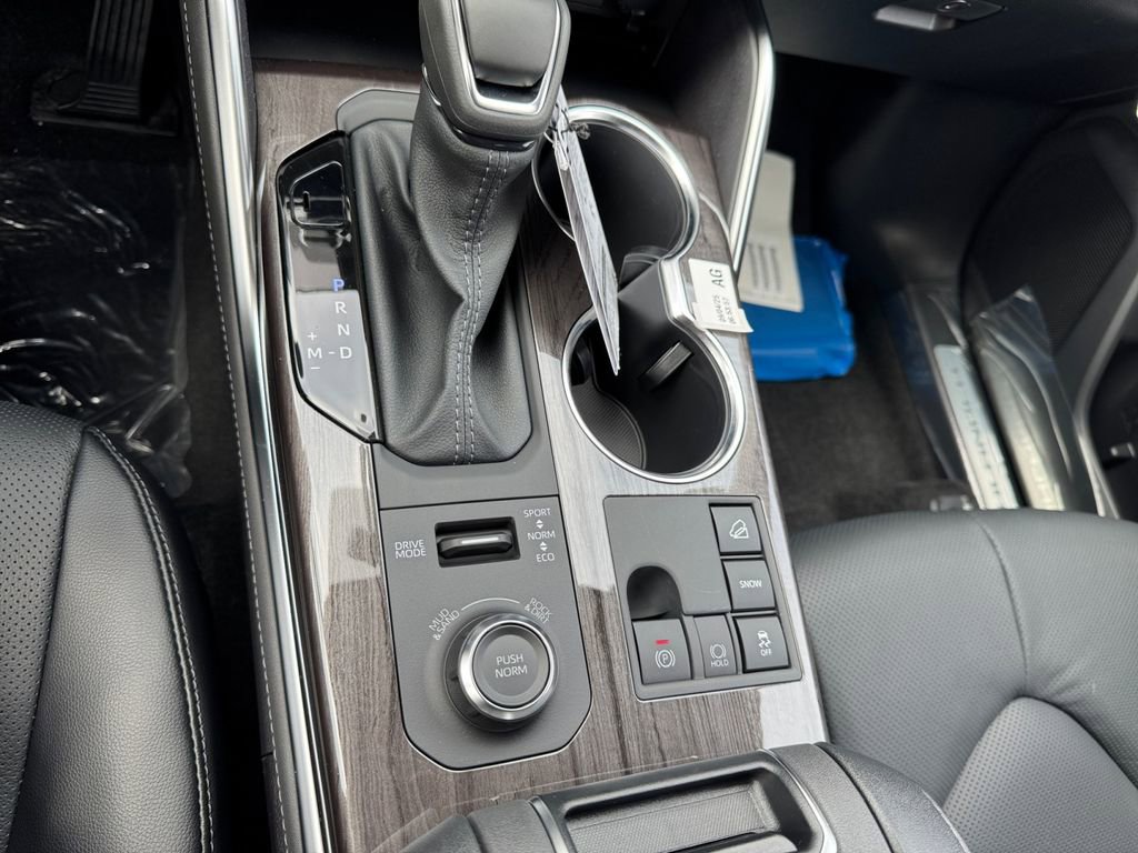 New 2025 Toyota Highlander Limited image 29