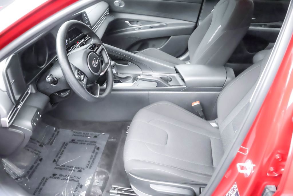 Certified 2023 Hyundai Elantra SE w/ Cargo Package image 6