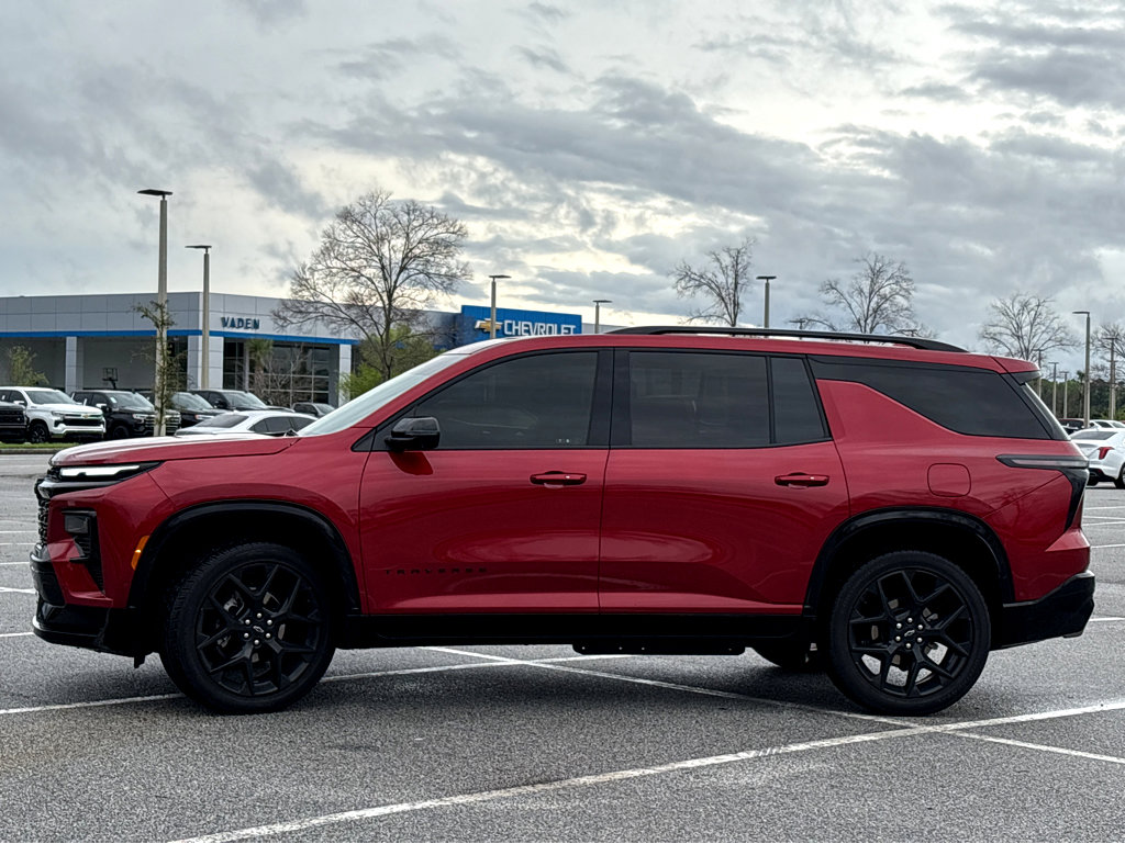 Used 2025 Chevrolet Traverse RS image 21