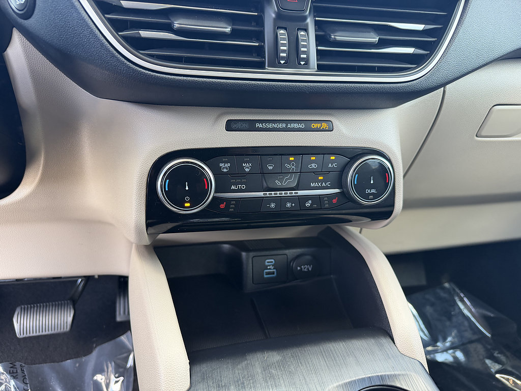 Certified 2022 Ford Escape SEL AWD/4WD image 17
