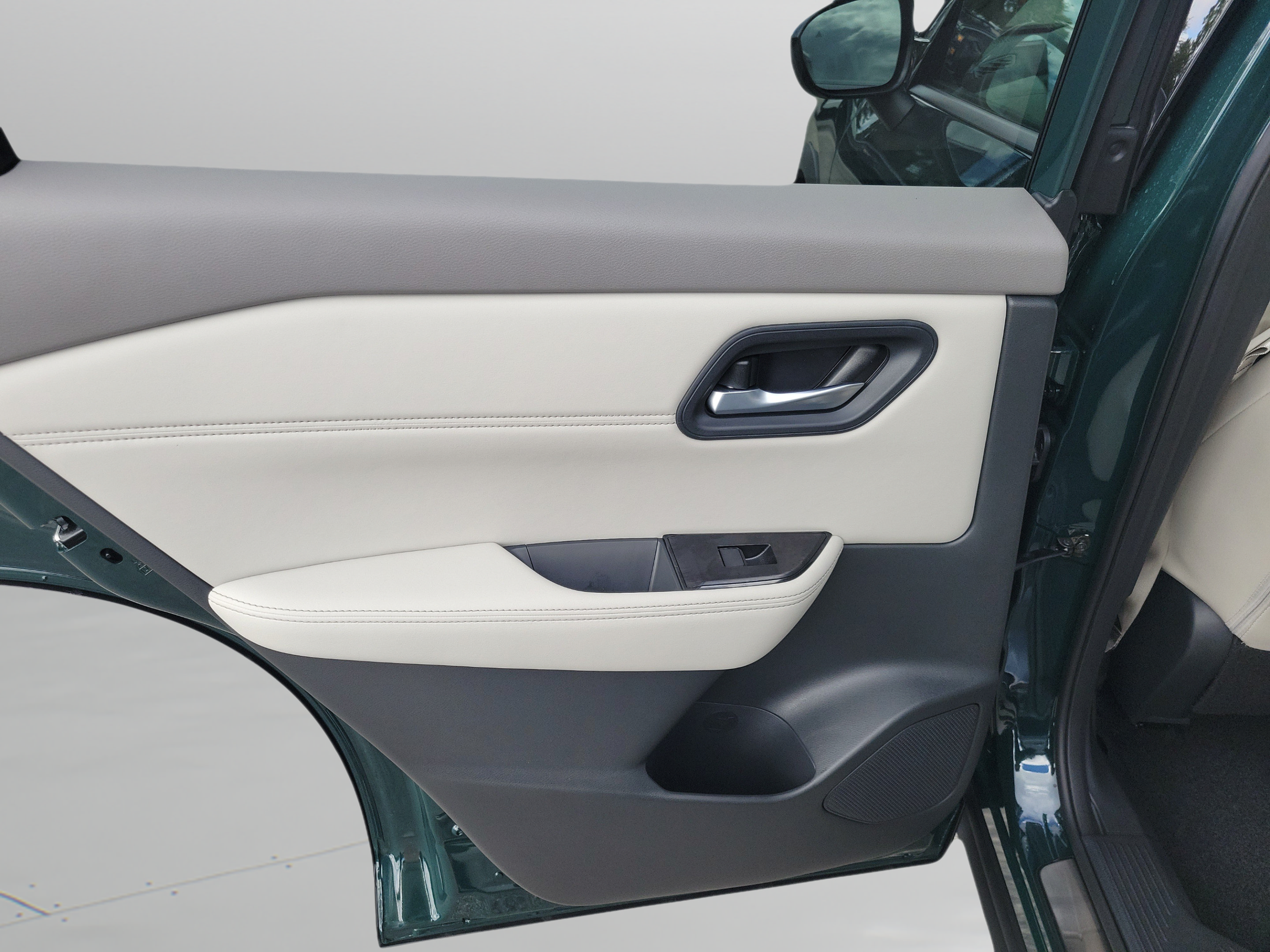 New 2026 Nissan Rogue Dark Armor FWD image 9