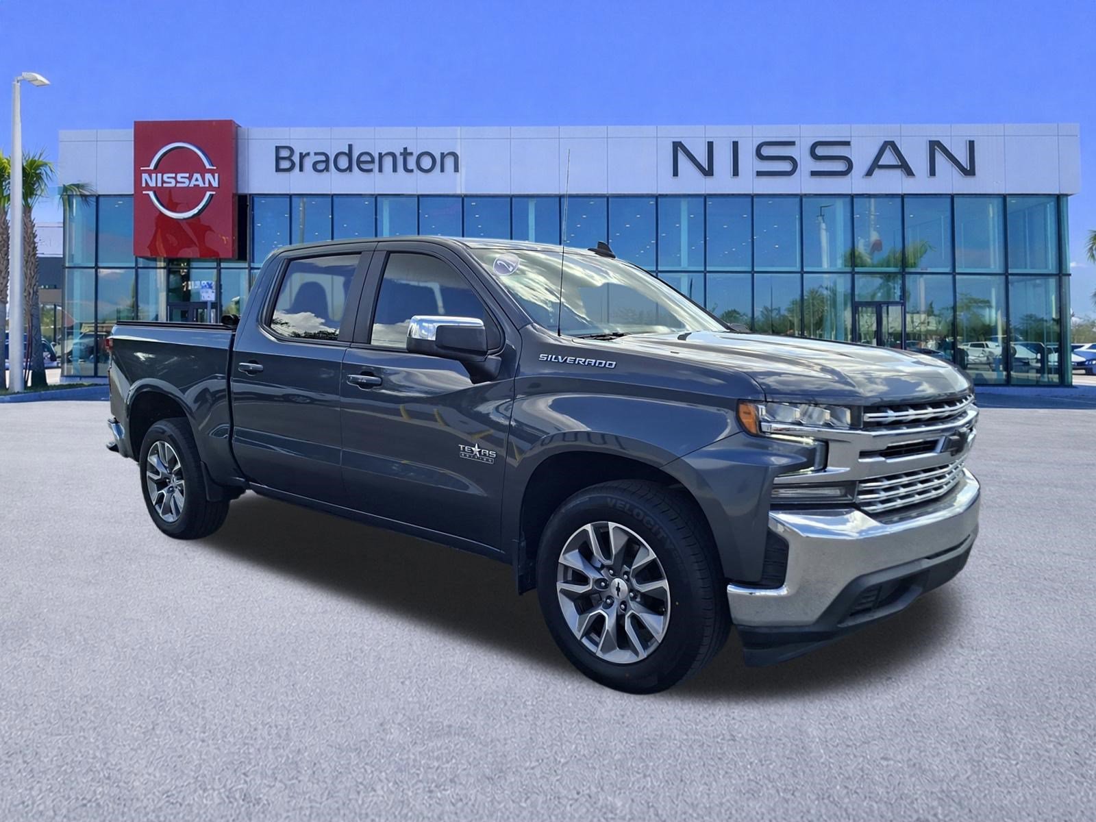 Used 2021 Chevrolet Silverado 1500 LT w/ Bed Protection Package image 3