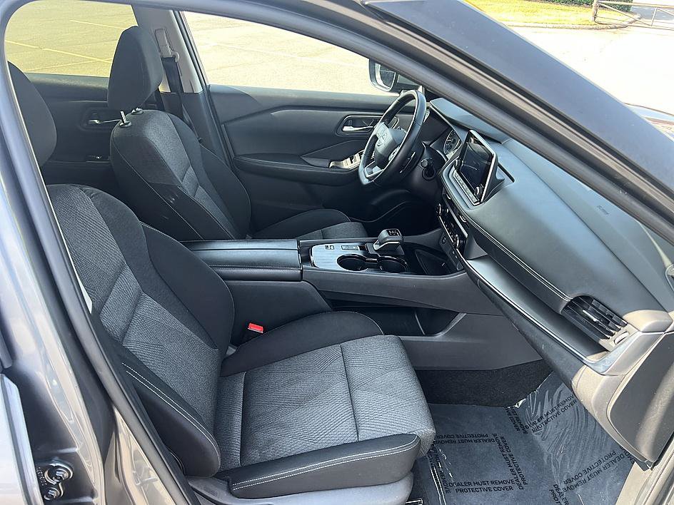 Certified 2025 Nissan Rogue SV FWD image 17