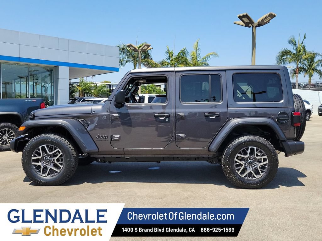 Used 2025 Jeep Wrangler Unlimited Sahara AWD/4WD image 14