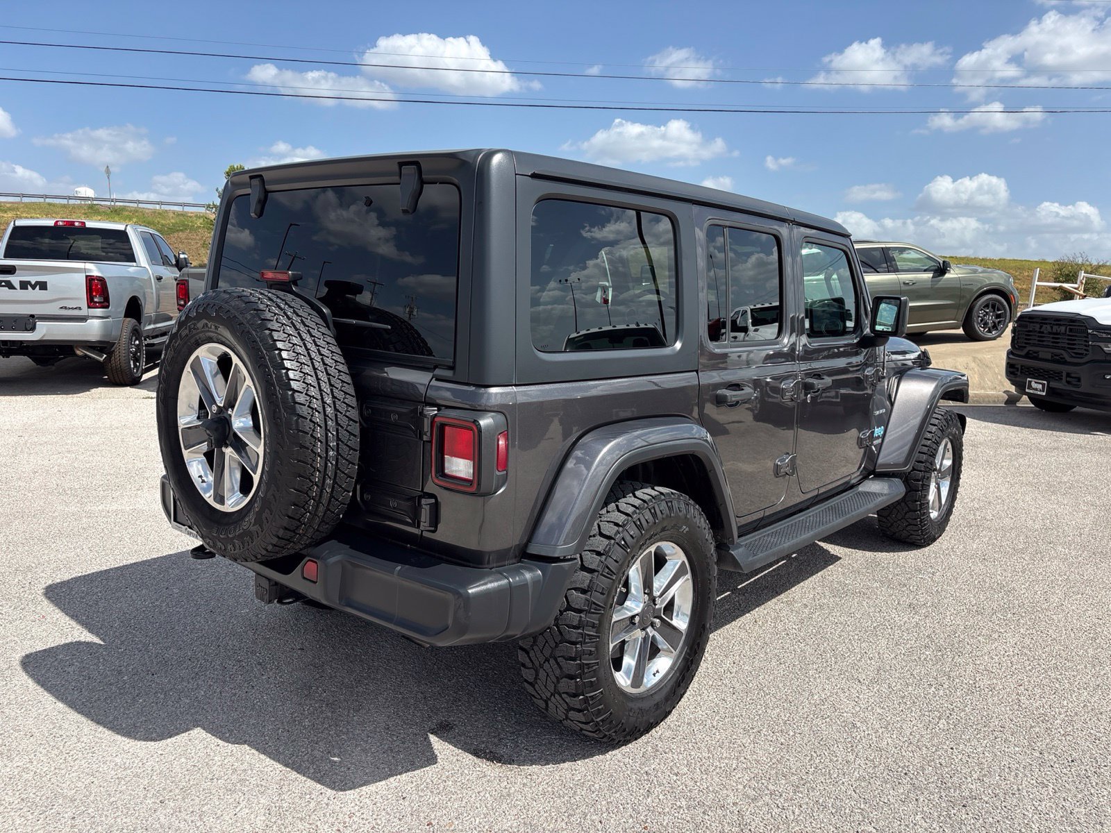 Used 2020 Jeep Wrangler Unlimited Sahara w/ Cold Weather Group AWD/4WD image 6
