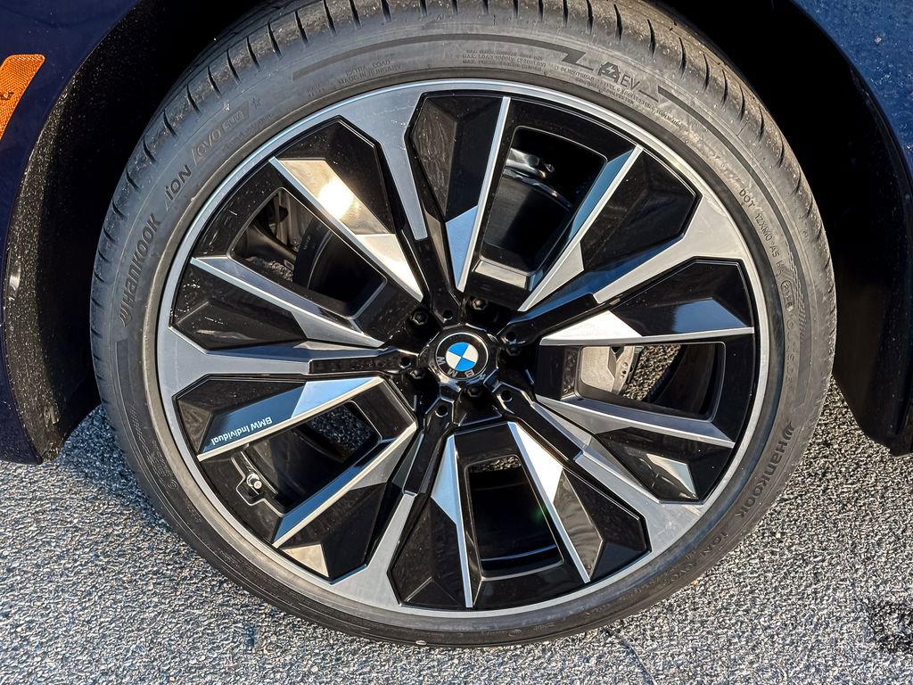 Used 2026 BMW iX xDrive60 image 9