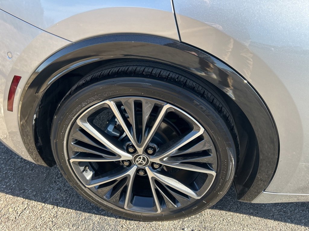 Used 2024 Toyota Prius Limited image 5