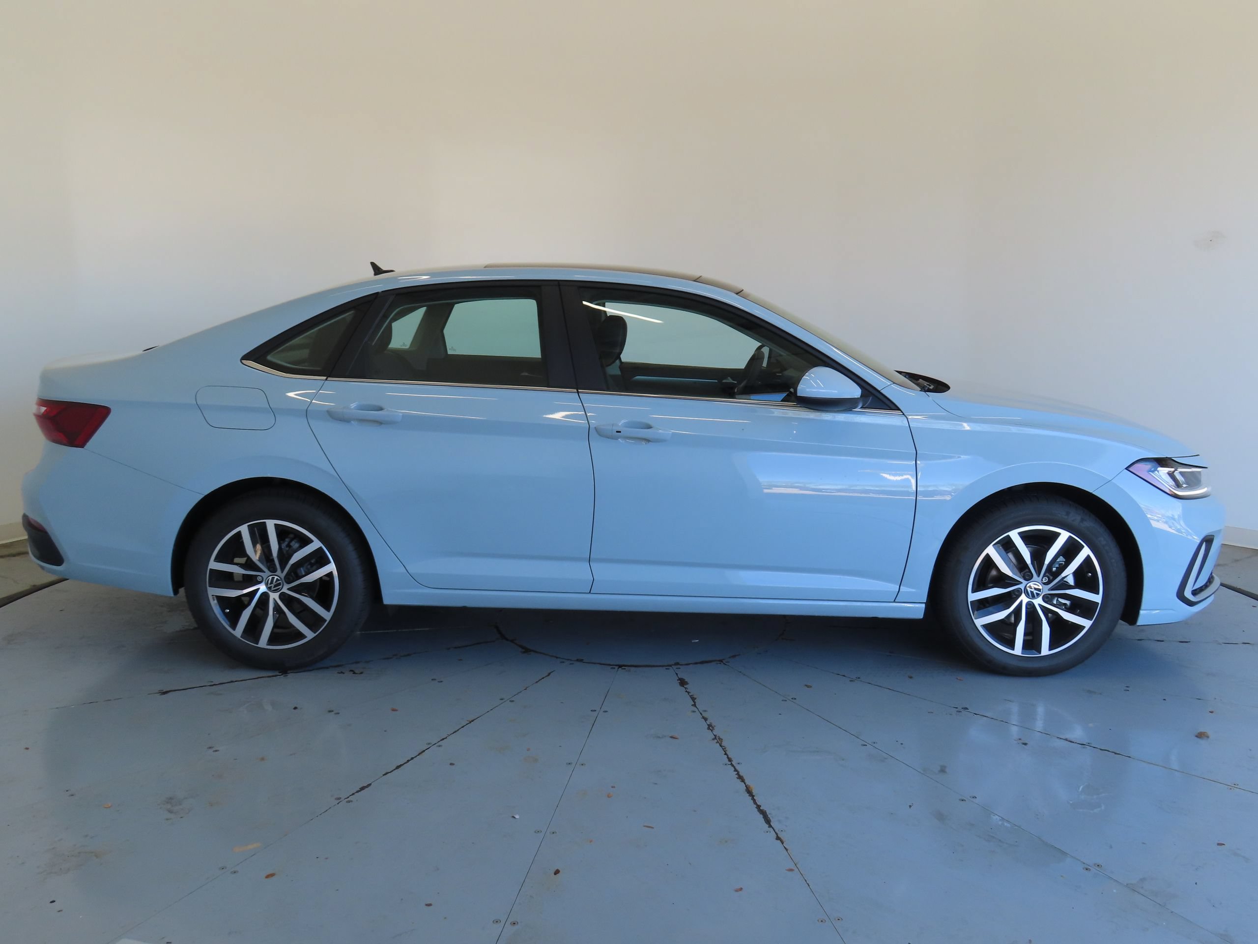 New 2026 Volkswagen Jetta SE FWD image 2