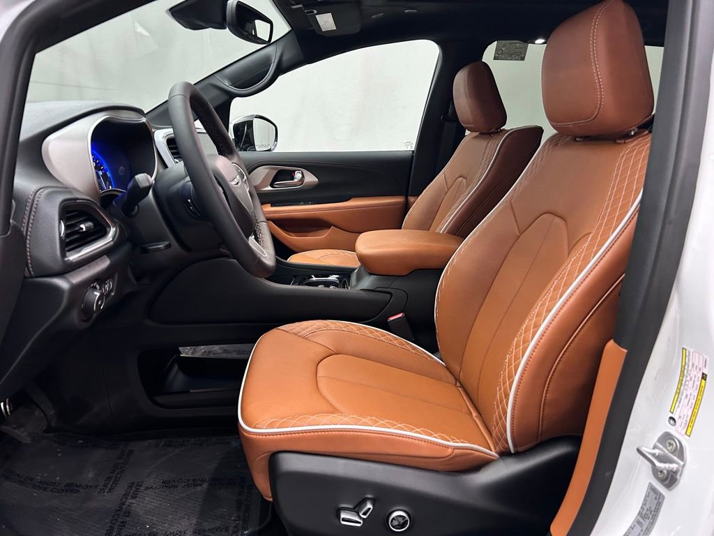 New 2026 Chrysler Pacifica Pinnacle w/ Trailer Tow Group image 11