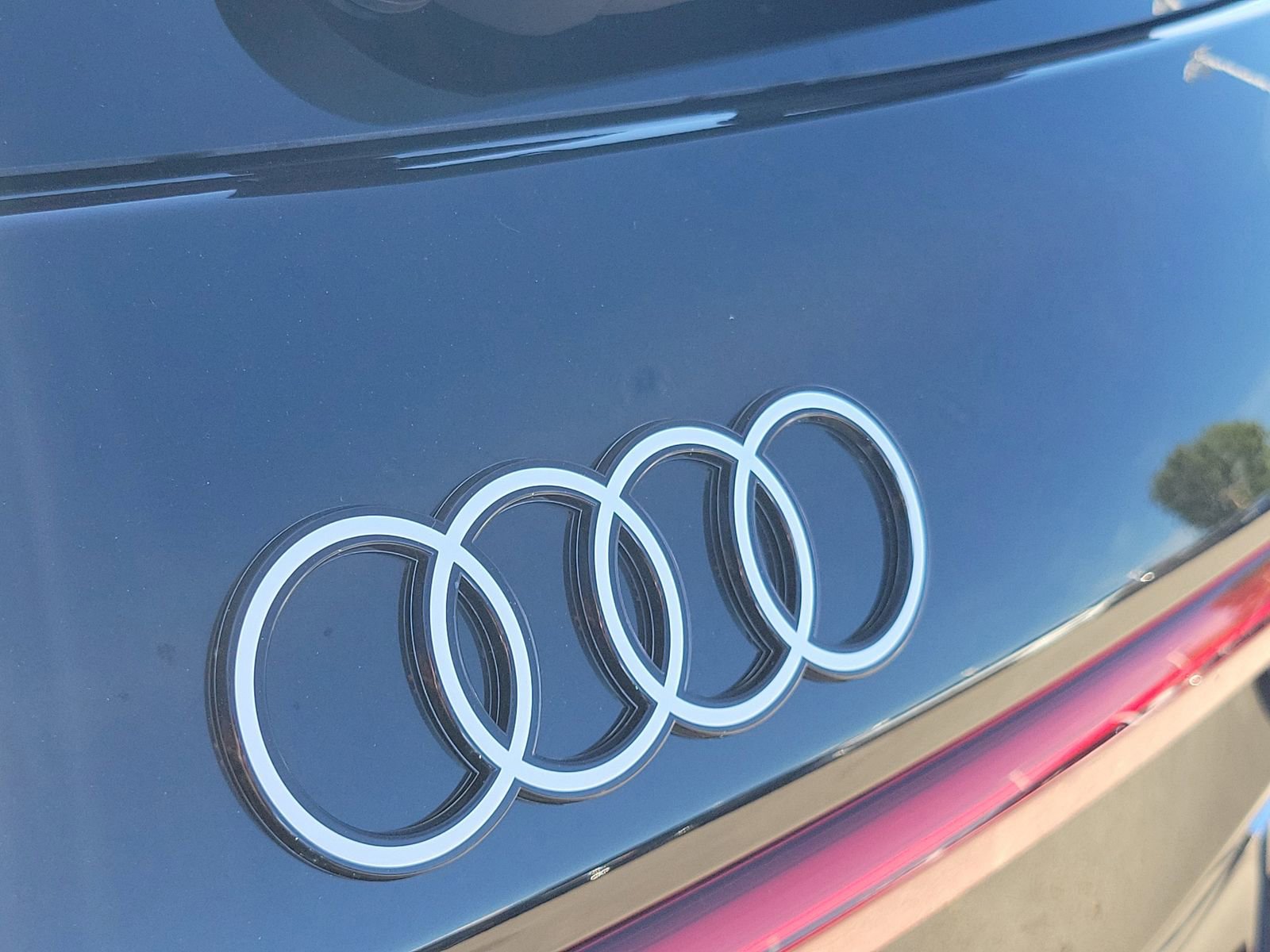 New 2025 Audi Q6 e-tron Premium image 9