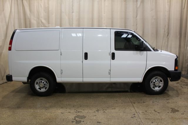 Used 2014 Chevrolet Express 3500 image 2