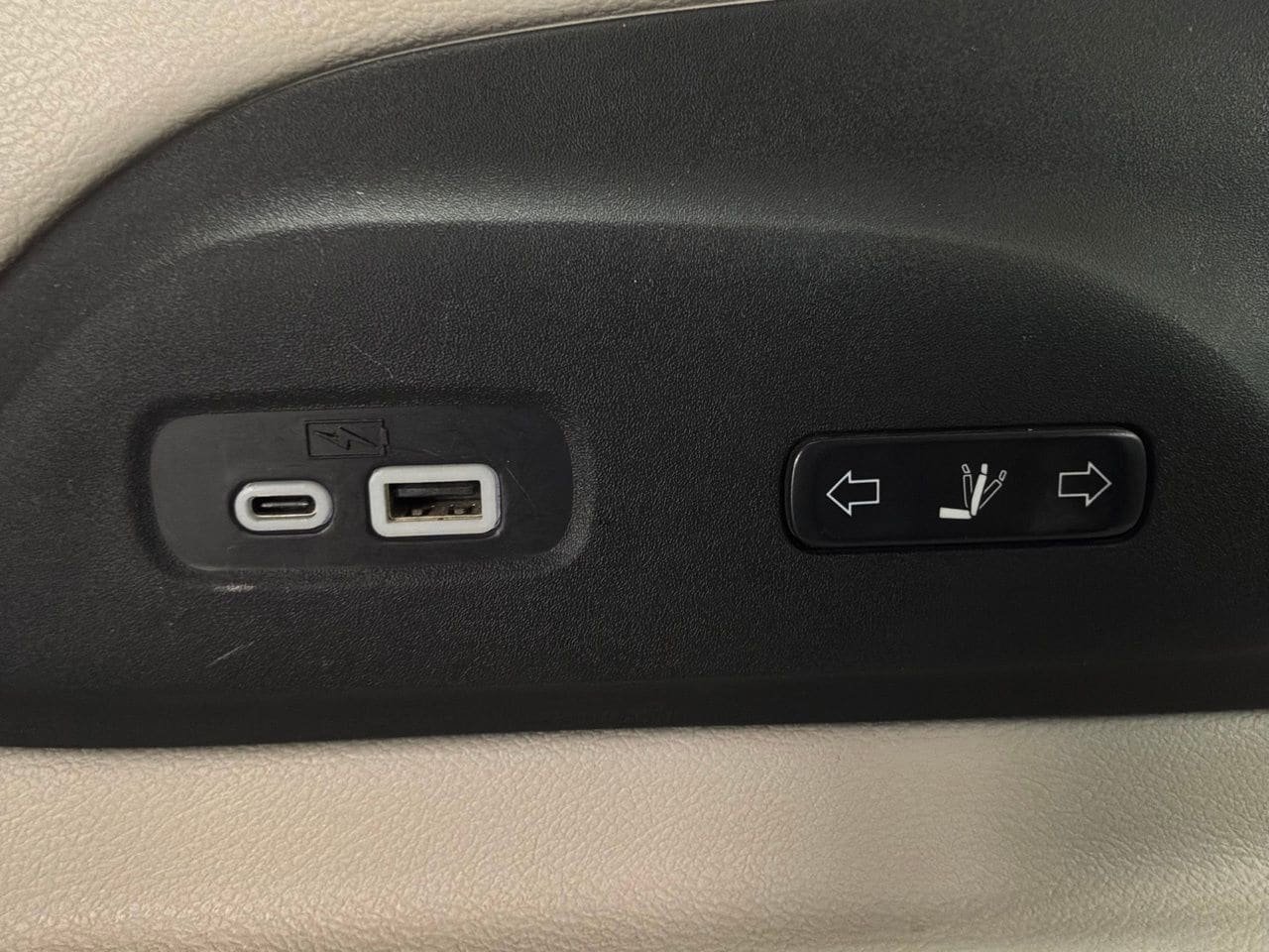 Used 2022 Chrysler Pacifica Limited FWD image 15