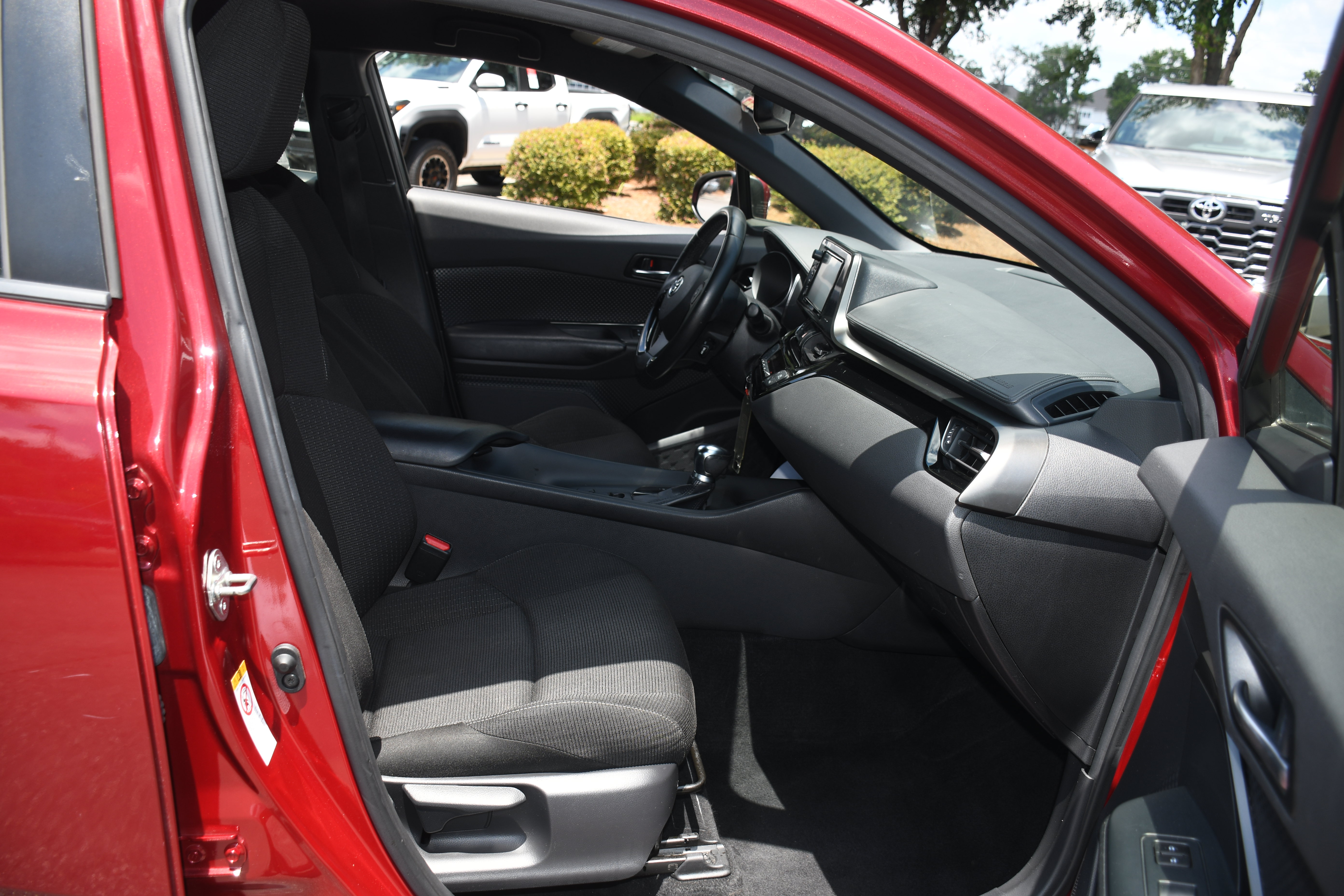 Used 2018 Toyota C-HR XLE FWD image 19