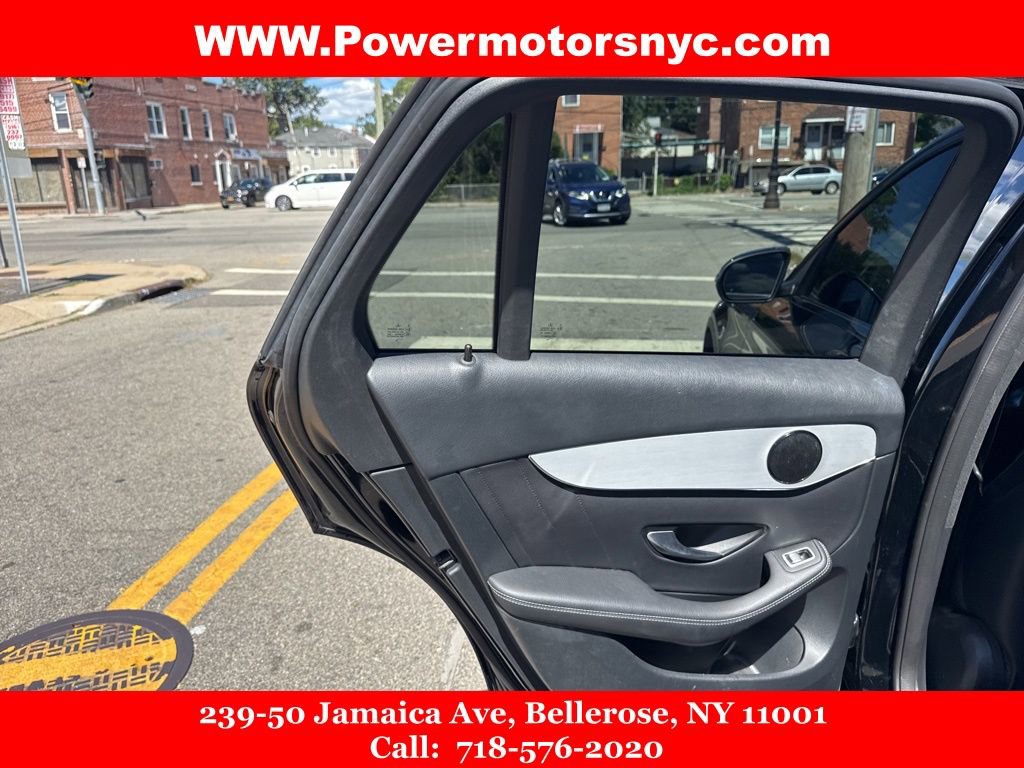 Used 2022 Mercedes-Benz GLC 300 4MATIC w/ AMG Line image 23