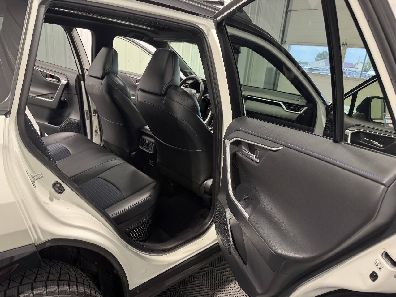 Used 2020 Toyota RAV4 XSE AWD/4WD image 25