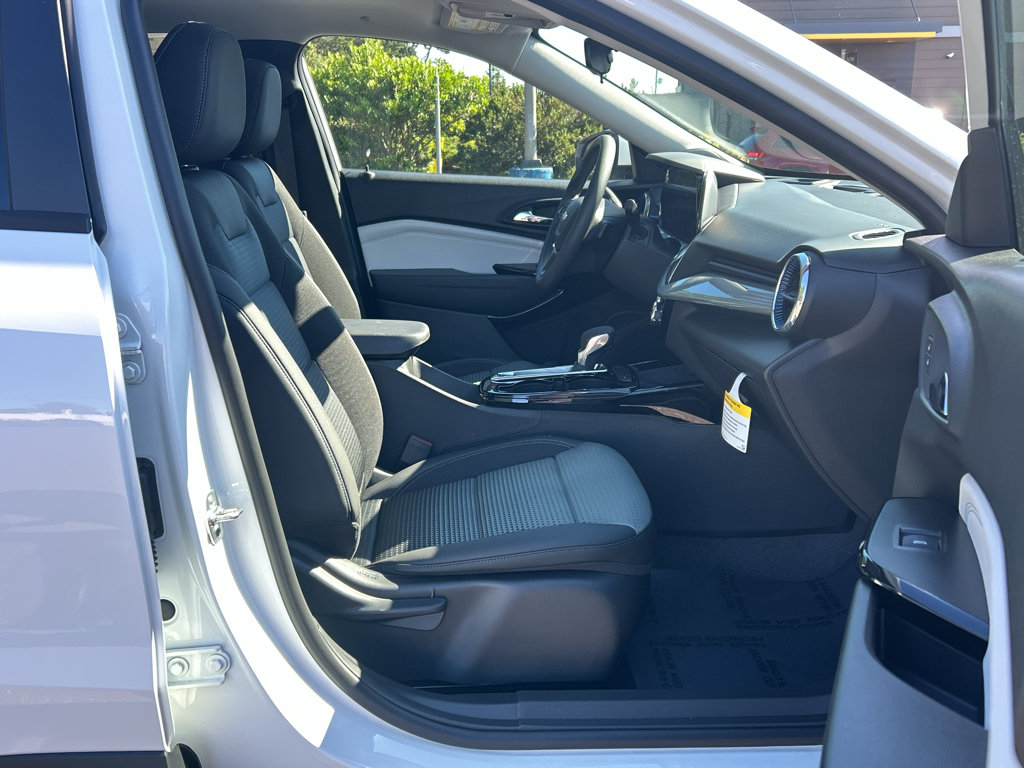 New 2026 Chevrolet Trax LT w/ Sunroof Package FWD image 27