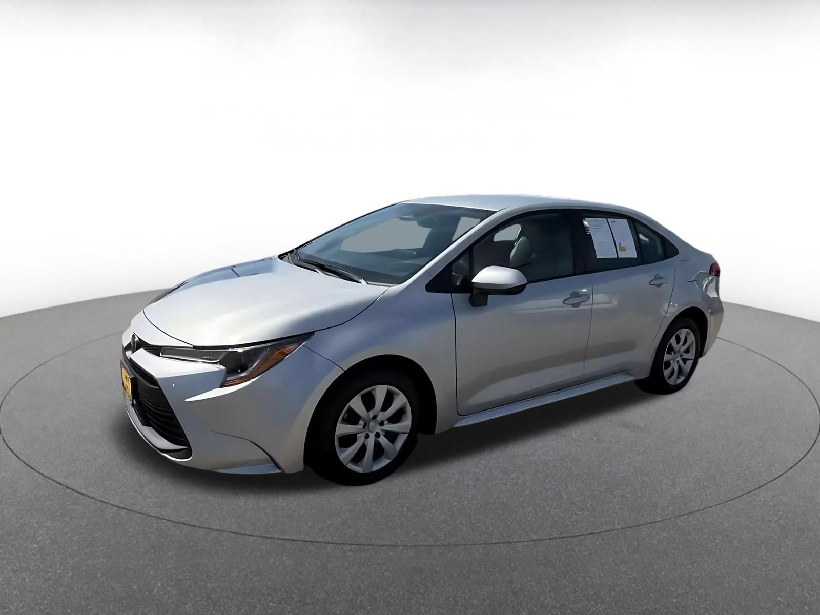 Used 2025 Toyota Corolla LE FWD image 9
