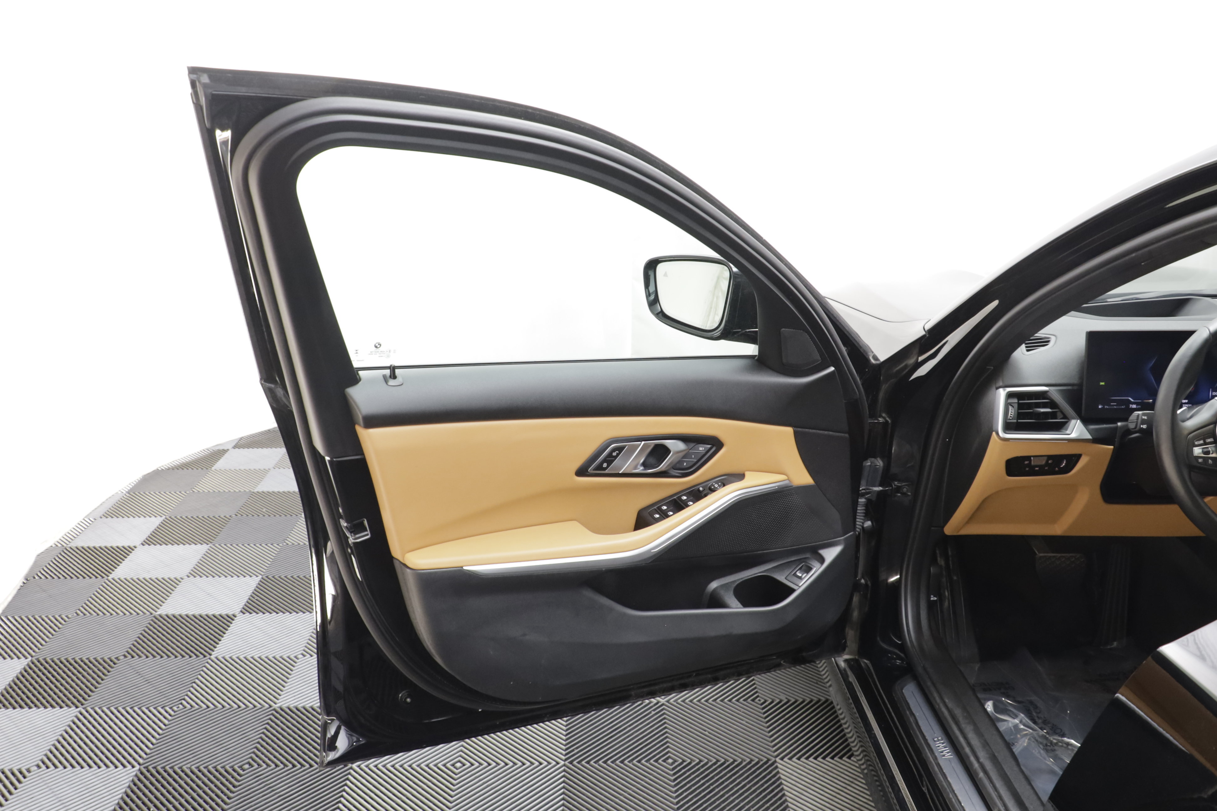Used 2023 BMW 330i xDrive Sedan w/ Premium Package AWD/4WD image 5