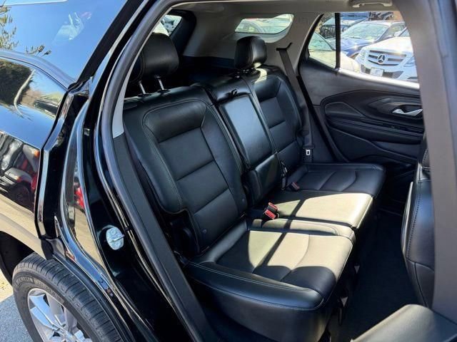 Used 2022 GMC Terrain SLT w/ Infotainment Package II AWD/4WD image 16