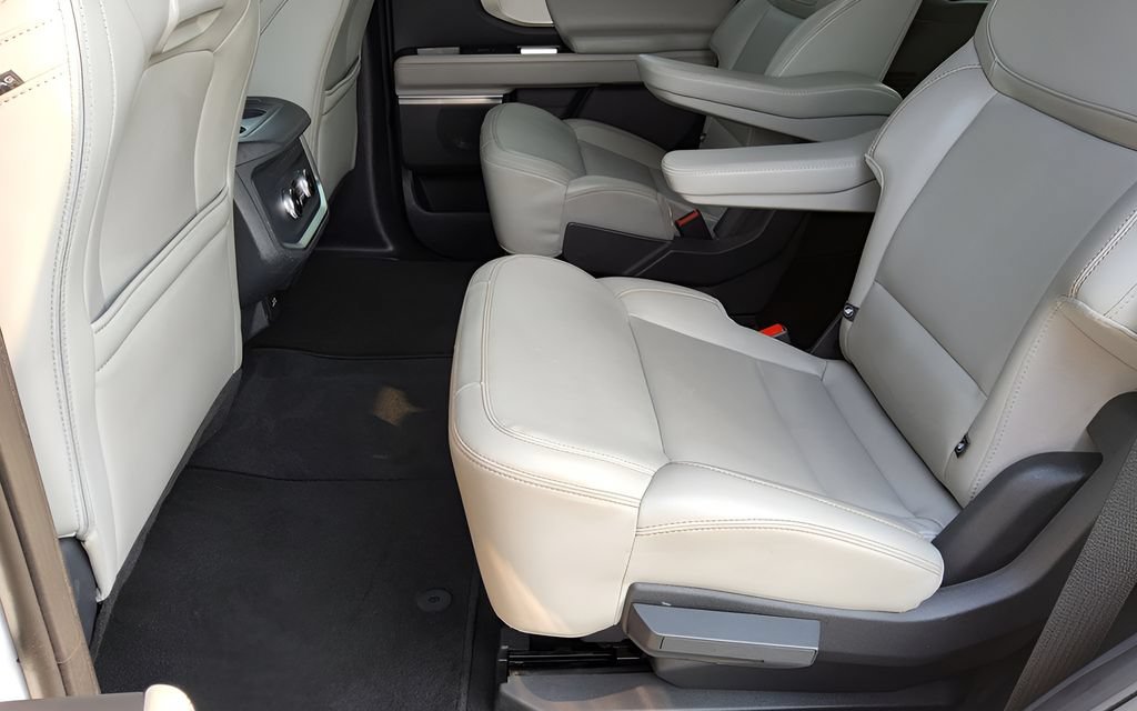 Used 2025 Ford Expedition Active AWD/4WD image 28