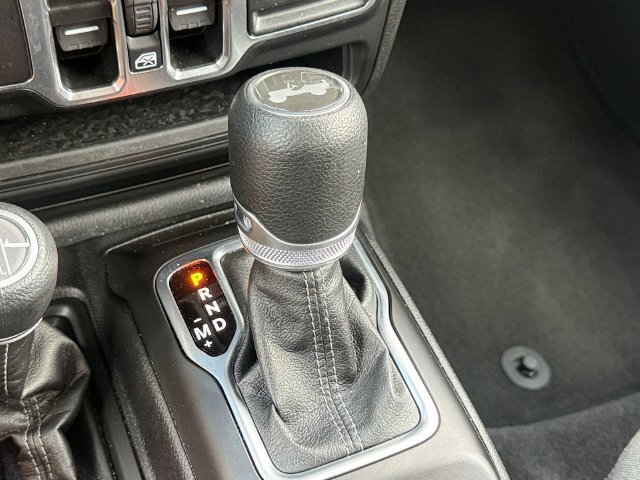 Used 2026 Jeep Wrangler Unlimited Sahara AWD/4WD image 23