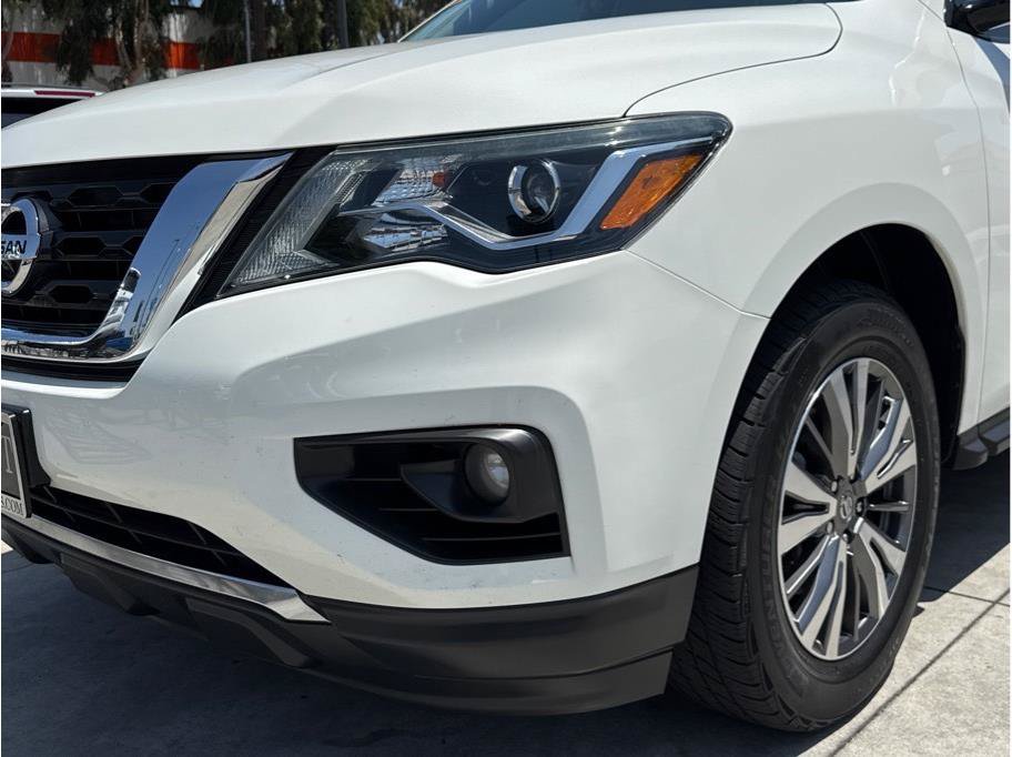 Used 2020 Nissan Pathfinder SL FWD image 10