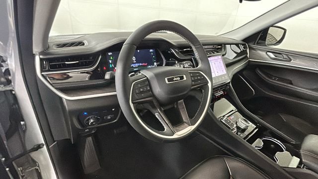 Used 2023 Jeep Grand Cherokee 4WD 4xe image 14
