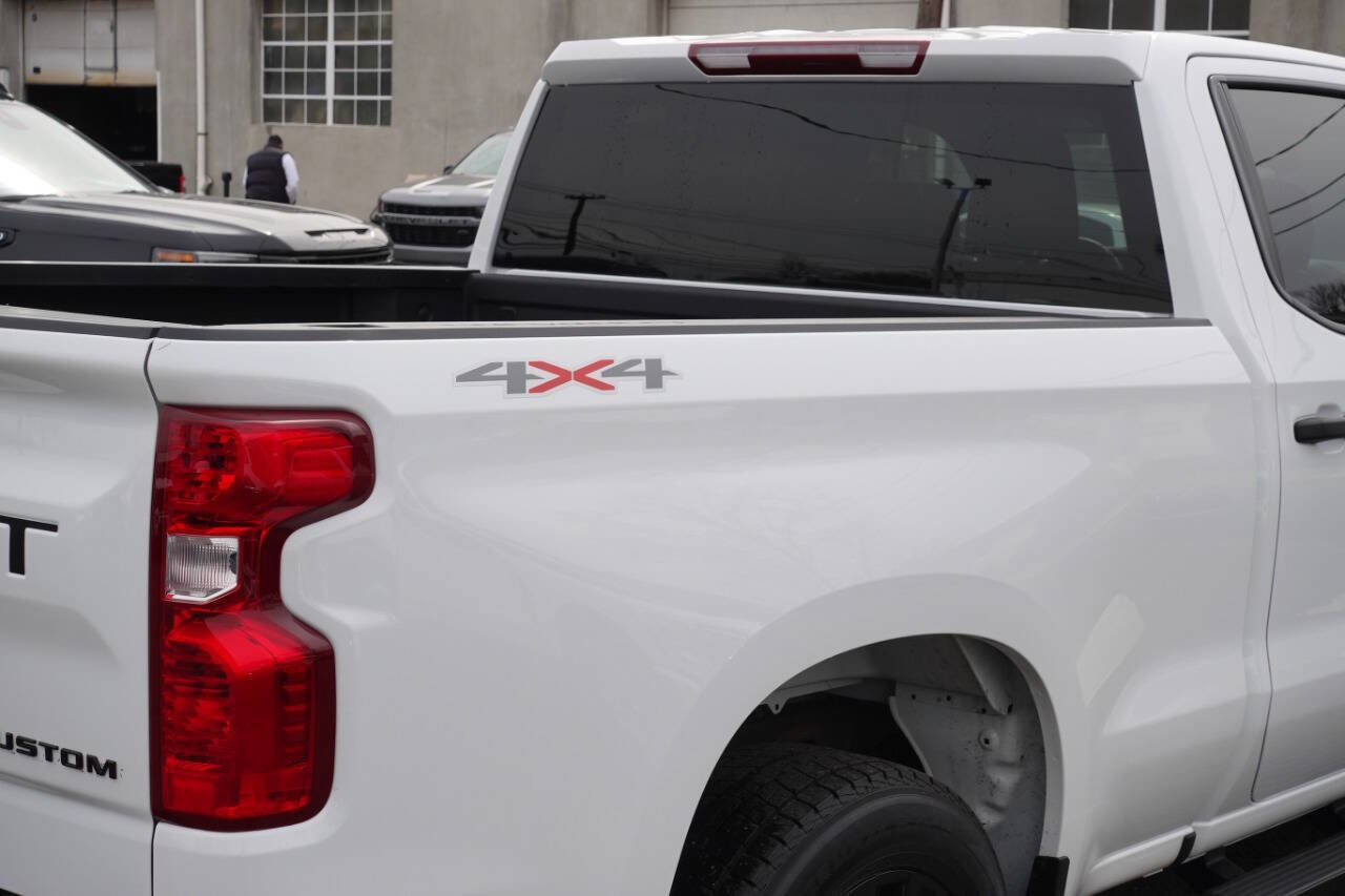 Used 2023 Chevrolet Silverado 1500 Custom w/ LPO, Dark Essentials Package AWD/4WD image 12