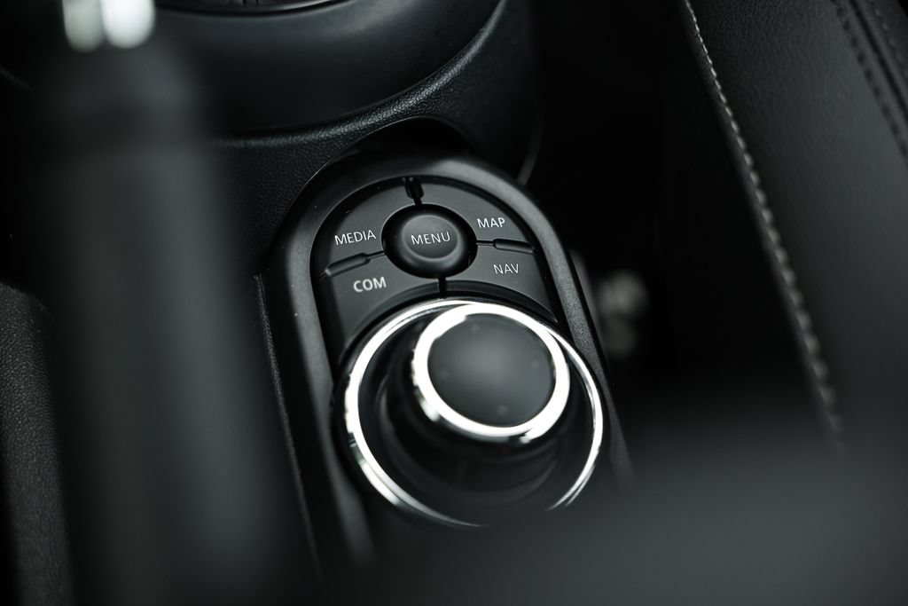 Used 2024 MINI Cooper 2-Door Hardtop FWD image 38