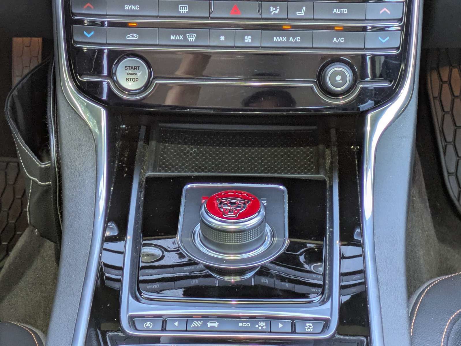Used 2017 Jaguar XE Prestige AWD/4WD image 15