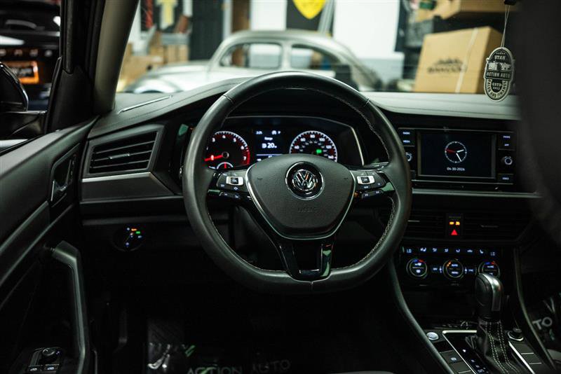 Used 2021 Volkswagen Jetta SE w/ SE Cold Weather Package FWD image 16