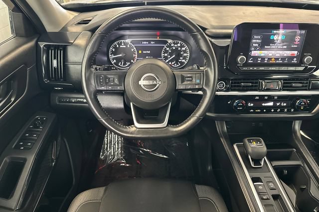 Used 2024 Nissan Pathfinder SV FWD image 16