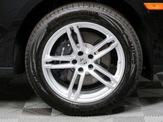 Certified 2026 Porsche Macan AWD/4WD image 40