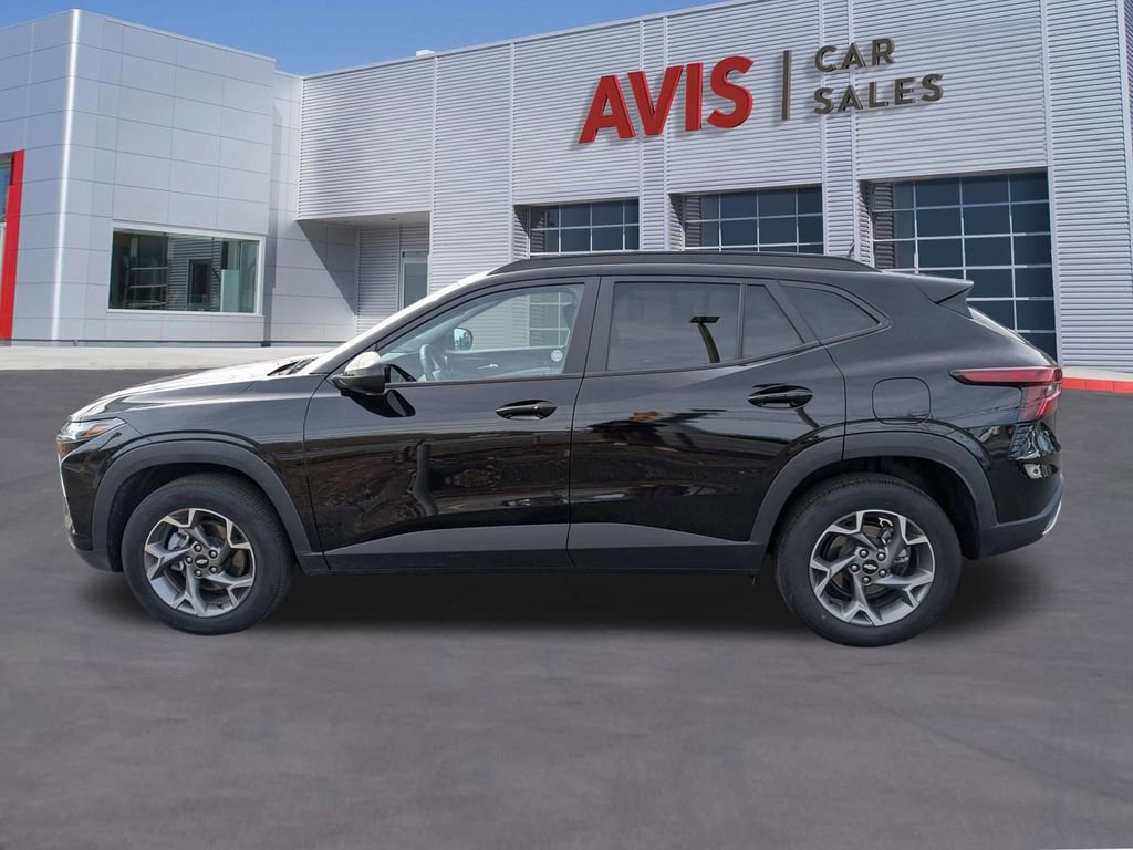 Used 2025 Chevrolet Trax LT w/ LT Convenience Package image 10