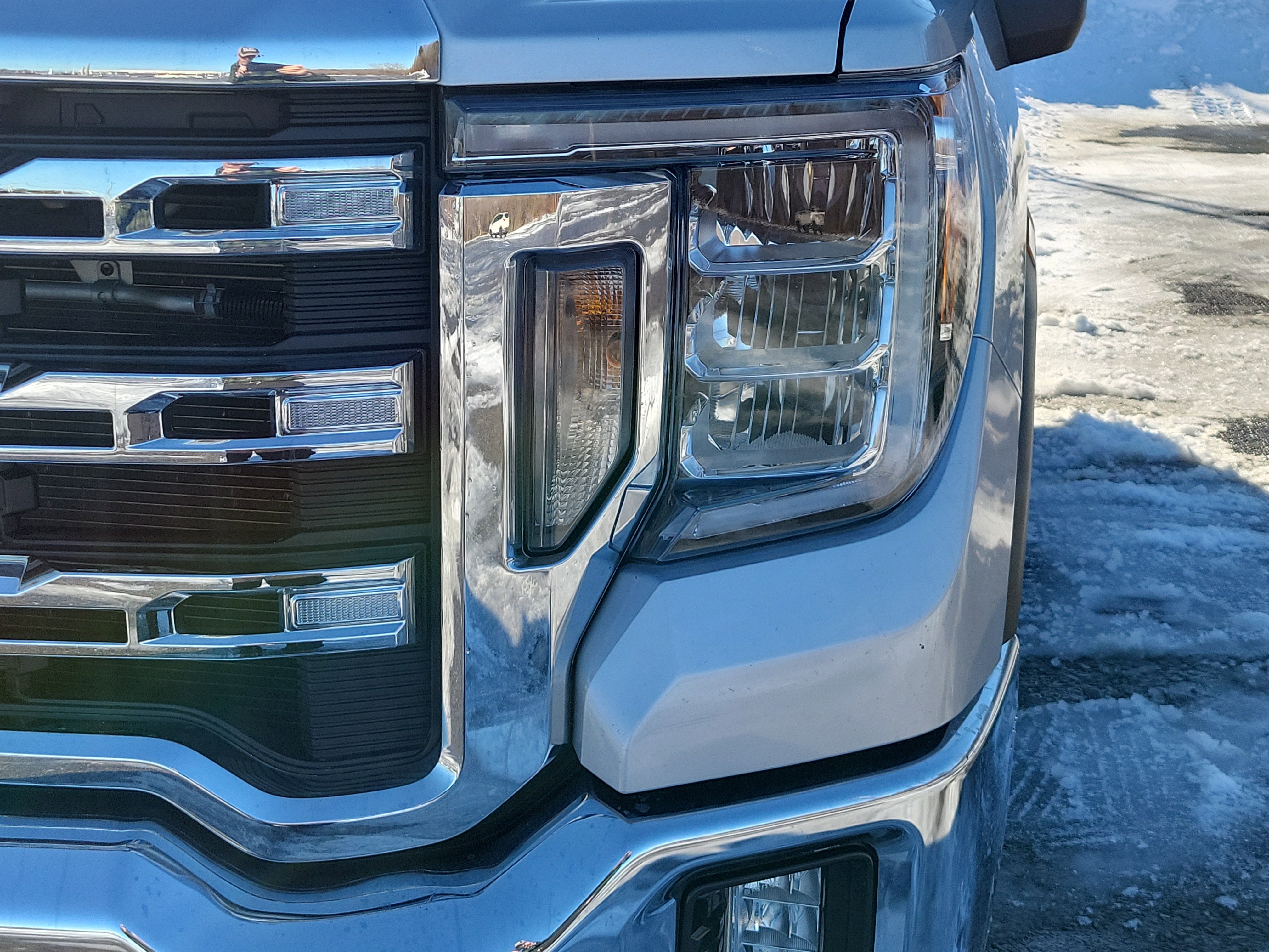 Used 2022 GMC Sierra 2500 SLE w/ SLE Value Package; image 9