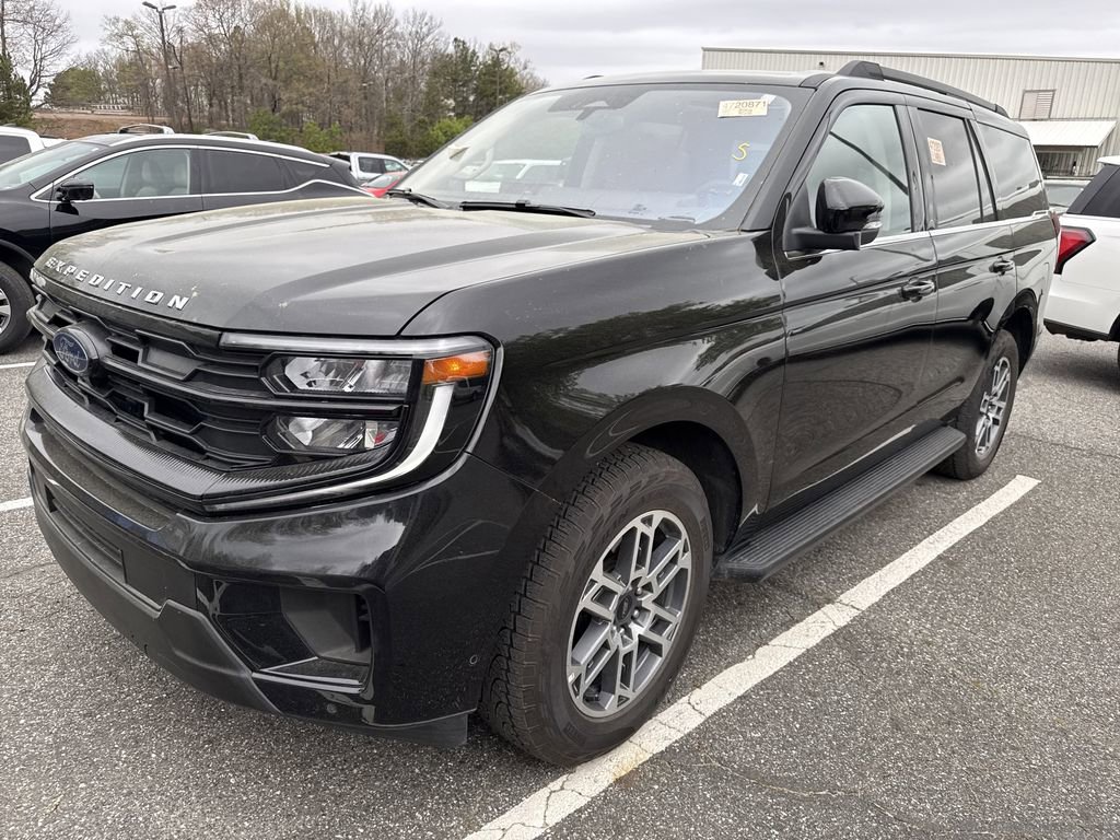 Used 2025 Ford Expedition Active AWD/4WD image 7