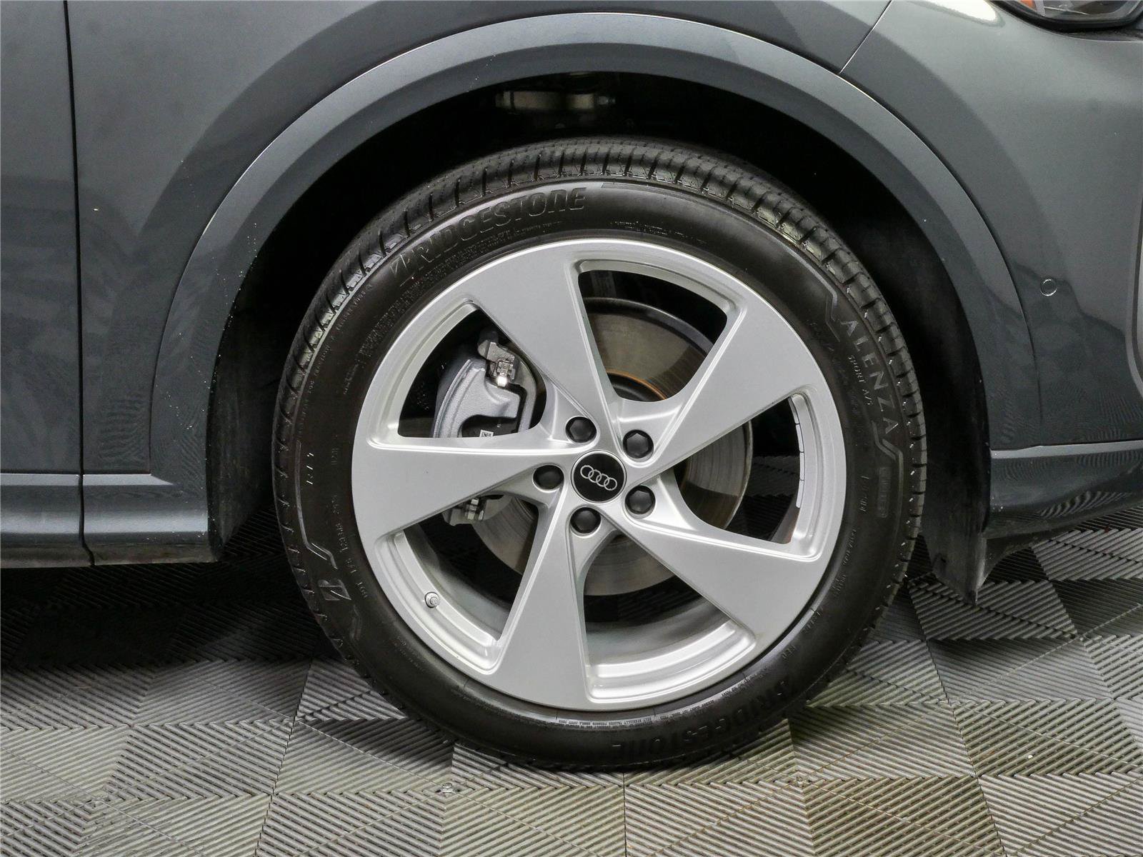 Used 2025 Audi Q5 Prestige w/ 20" Wheel Package AWD/4WD image 39