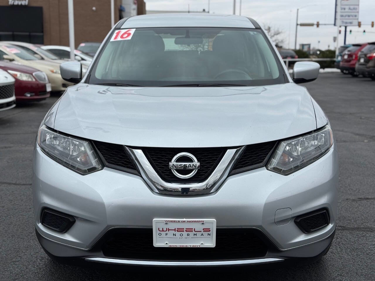 Used 2016 Nissan Rogue S image 2