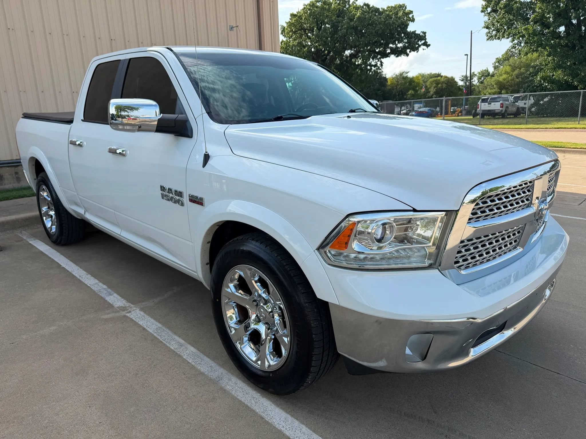 Used 2017 RAM 1500 Laramie RWD image 3