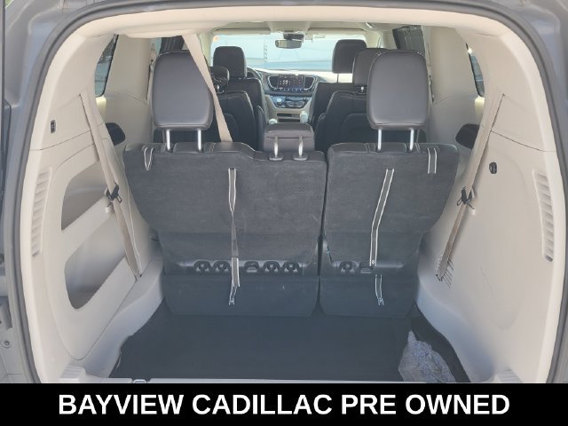Used 2023 Chrysler Pacifica Touring-L FWD image 10