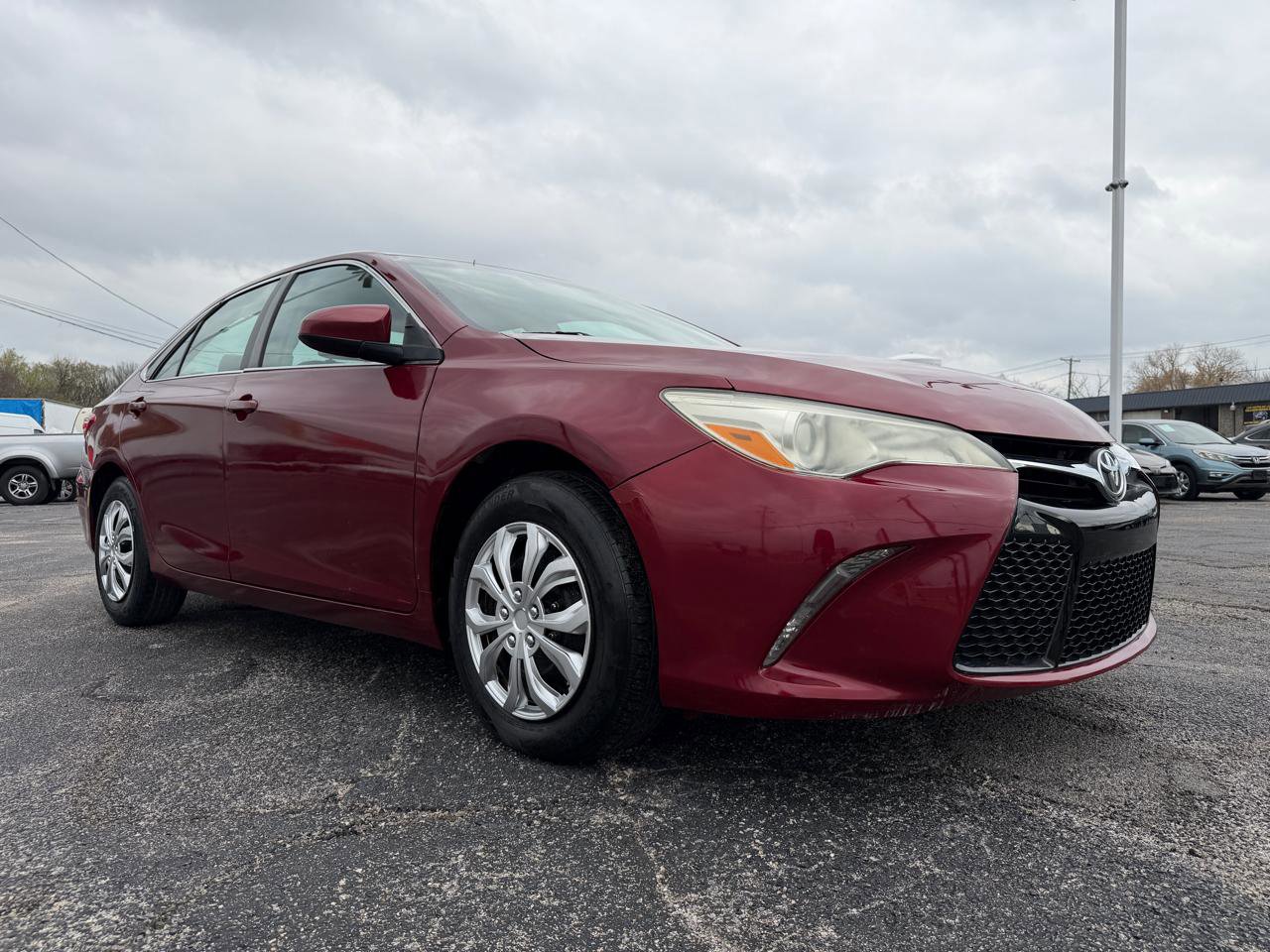 Used 2016 Toyota Camry LE image 3