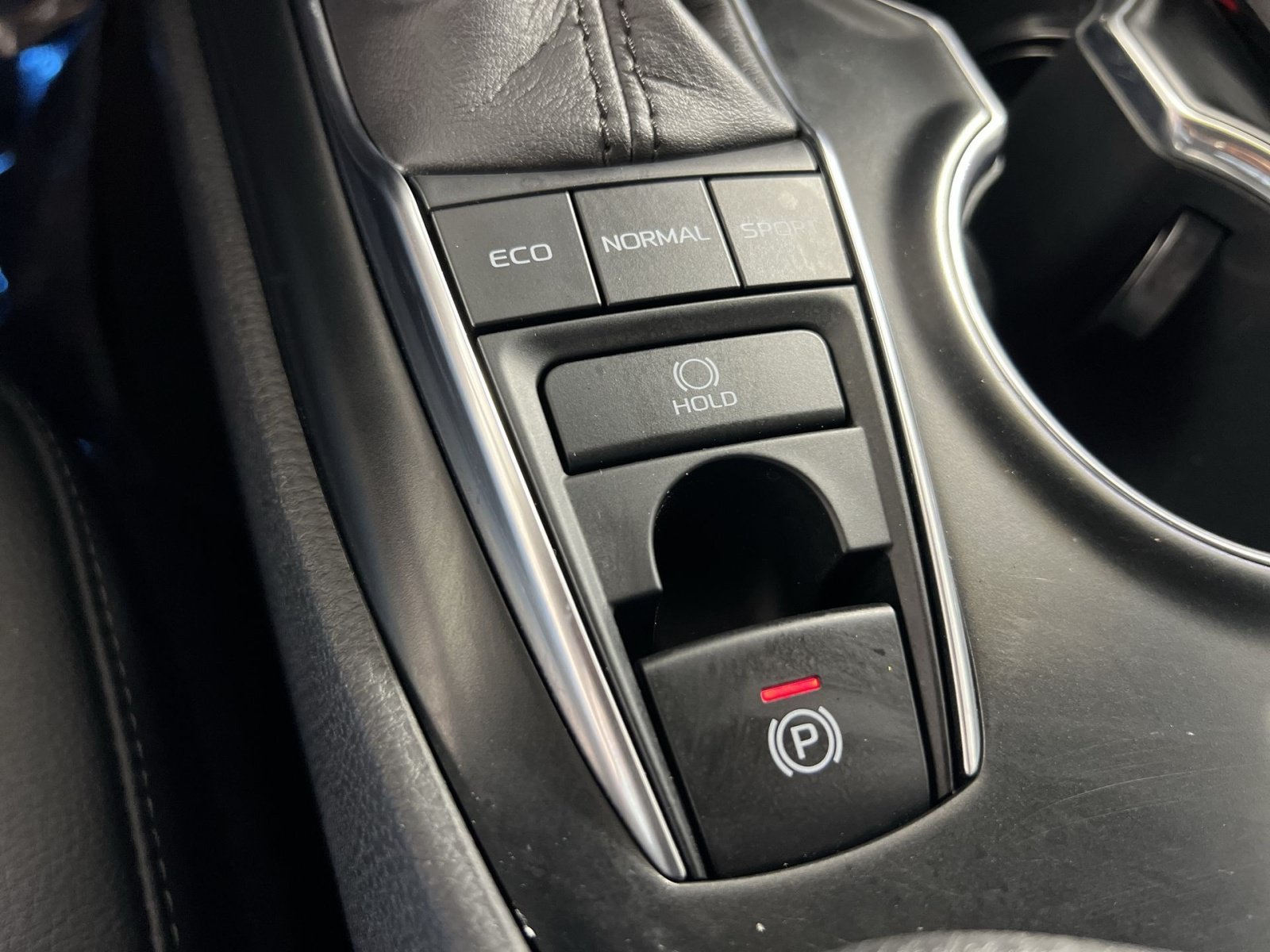 Used 2019 Toyota Camry XSE FWD image 33
