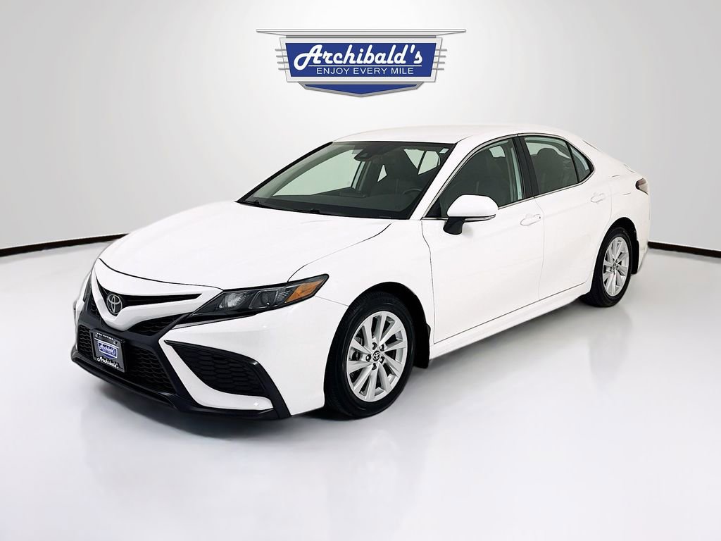 Used 2024 Toyota Camry SE FWD image 3