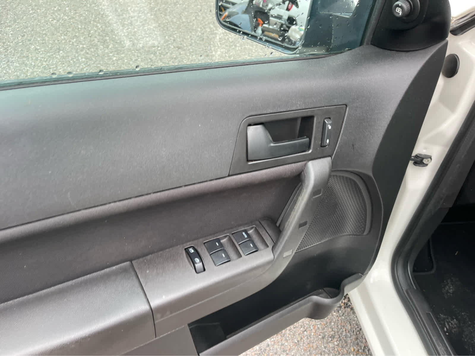 Used 2011 Ford Focus SE FWD image 11